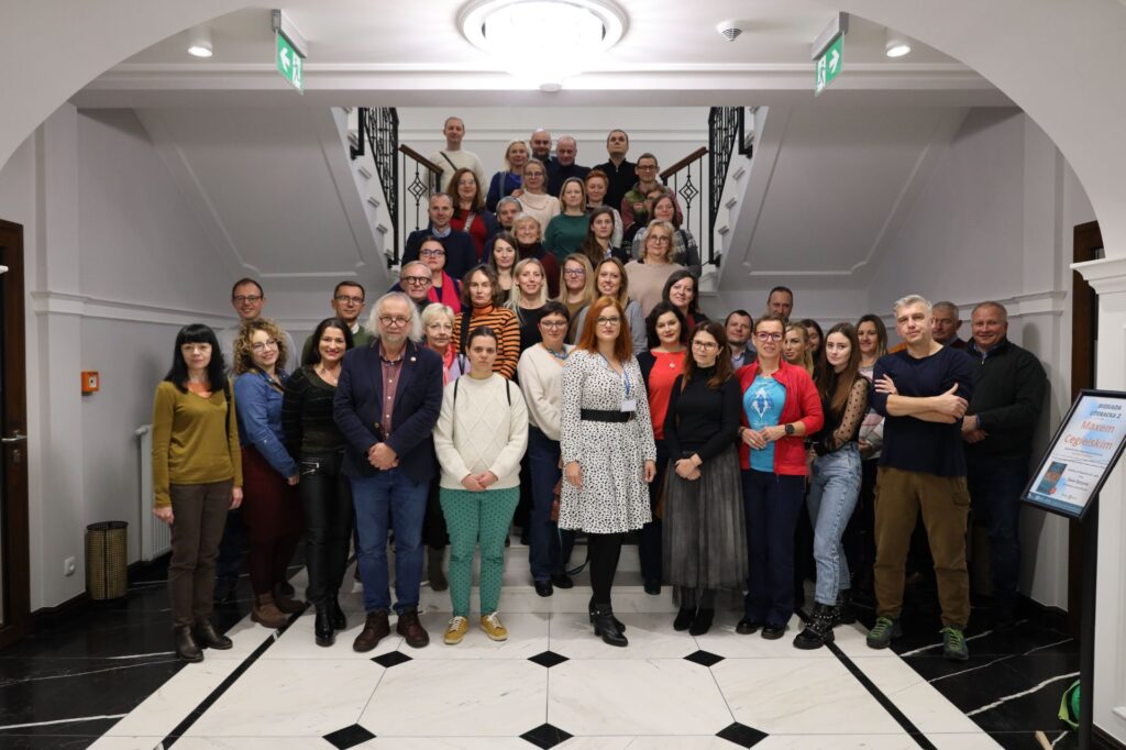 Read more about the article Wizyta studyjna w Dworze Skrzynki początkiem współpracy