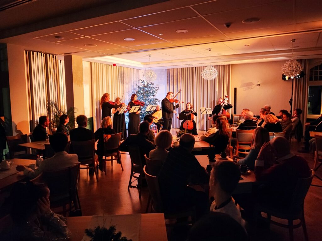 Read more about the article Zachwycające Cztery Pory Roku Vivaldiego w Dworze Skrzynki