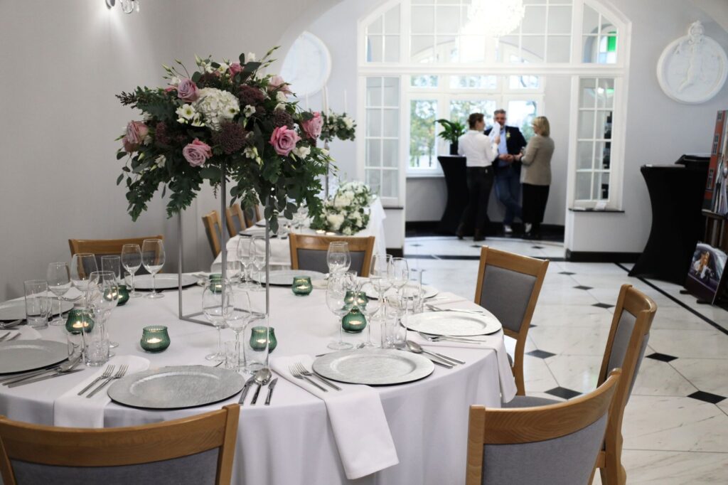 Read more about the article Dzień Okolicznościowy i Weselny w Dworze Skrzynki za nami