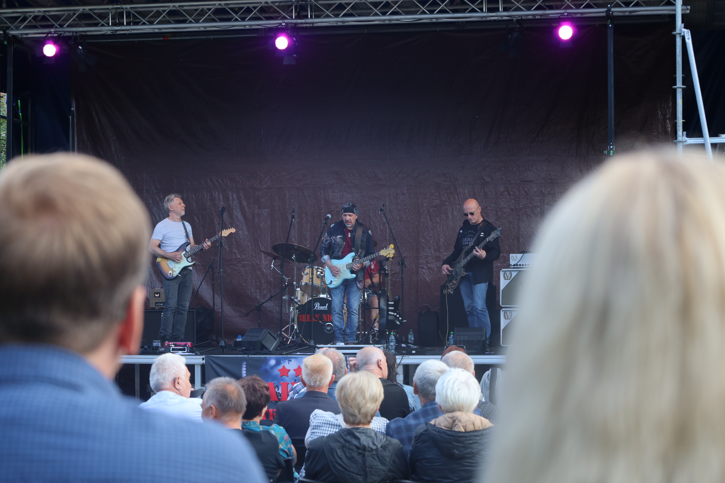 You are currently viewing Dwór Skrzynki rozkołysany bluesem