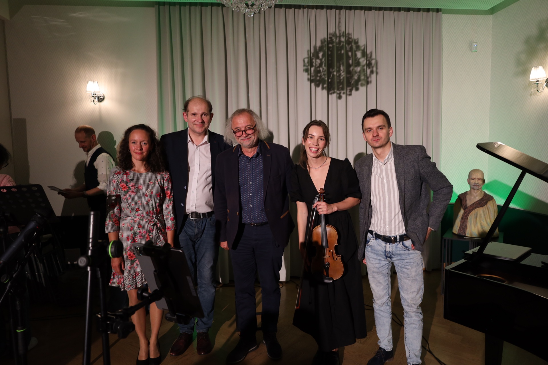 You are currently viewing „Świecie nasz” – Grechuta w nowym wymiarze w Dworze Skrzynki