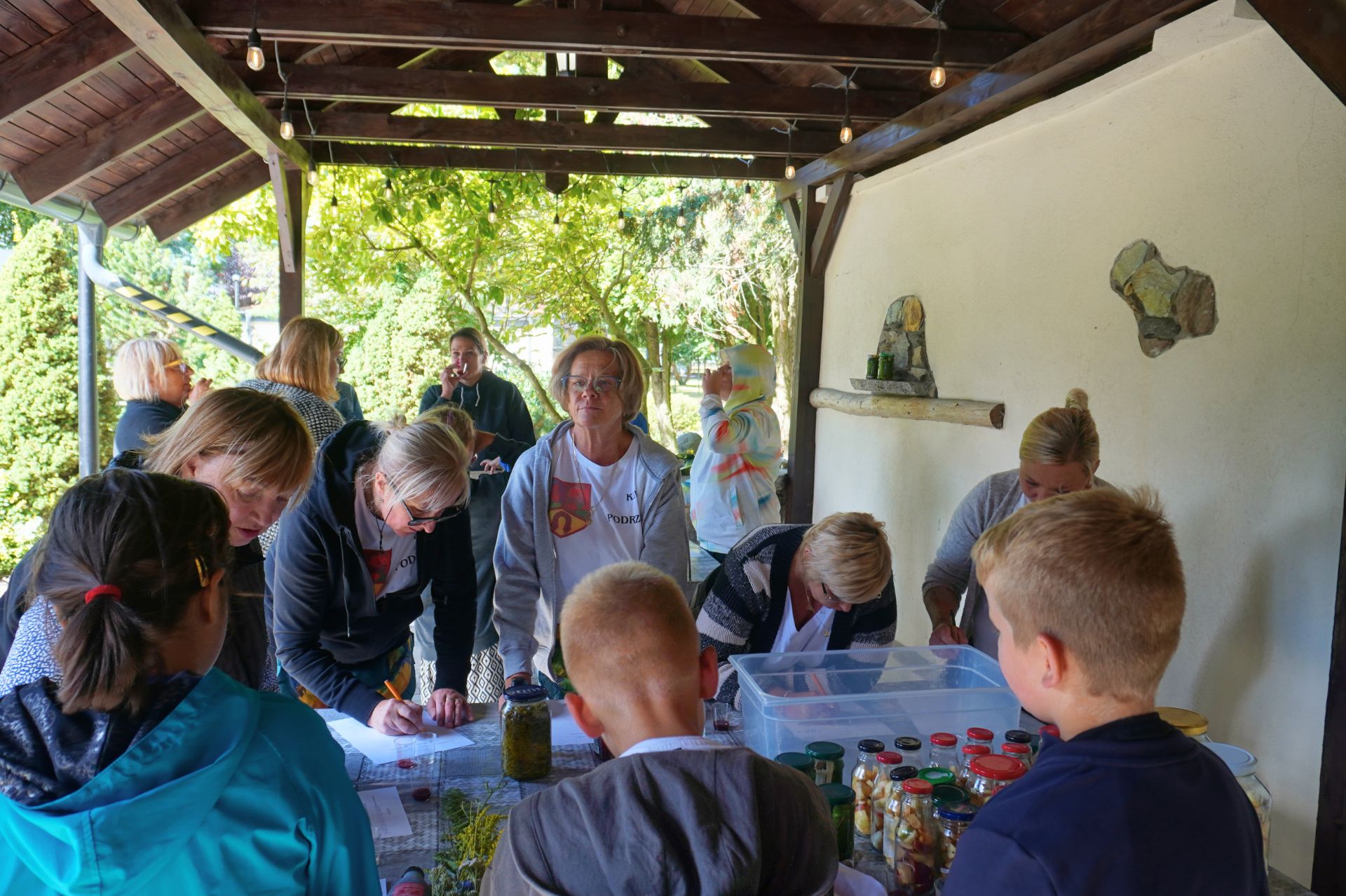You are currently viewing Parzybroda, ślepe ryby i wielkopolskie przetwory na warsztatach w Dworze Skrzynki