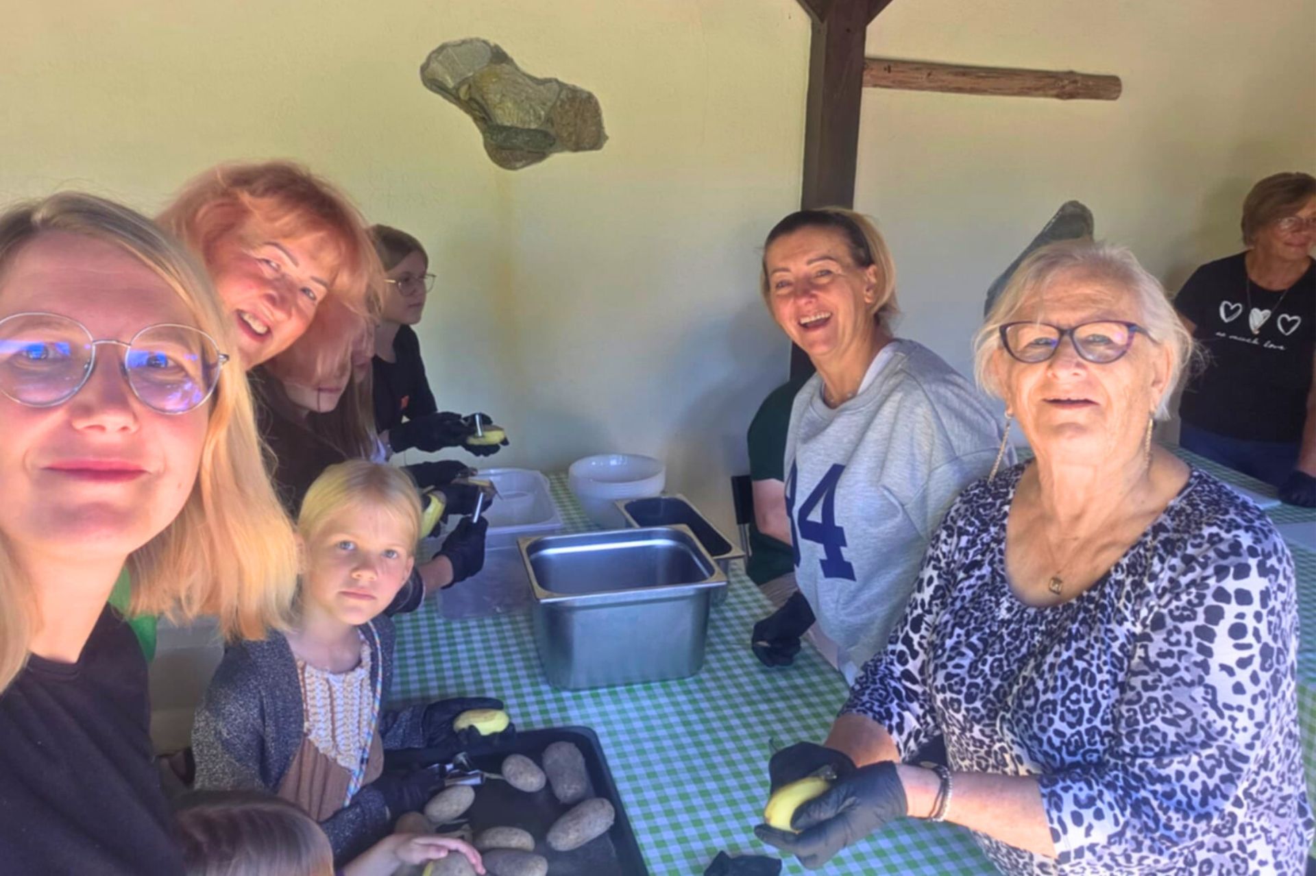 You are currently viewing Tarki w ruch! Wielkopolskie plyndze na warsztatach w Dworze Skrzynki