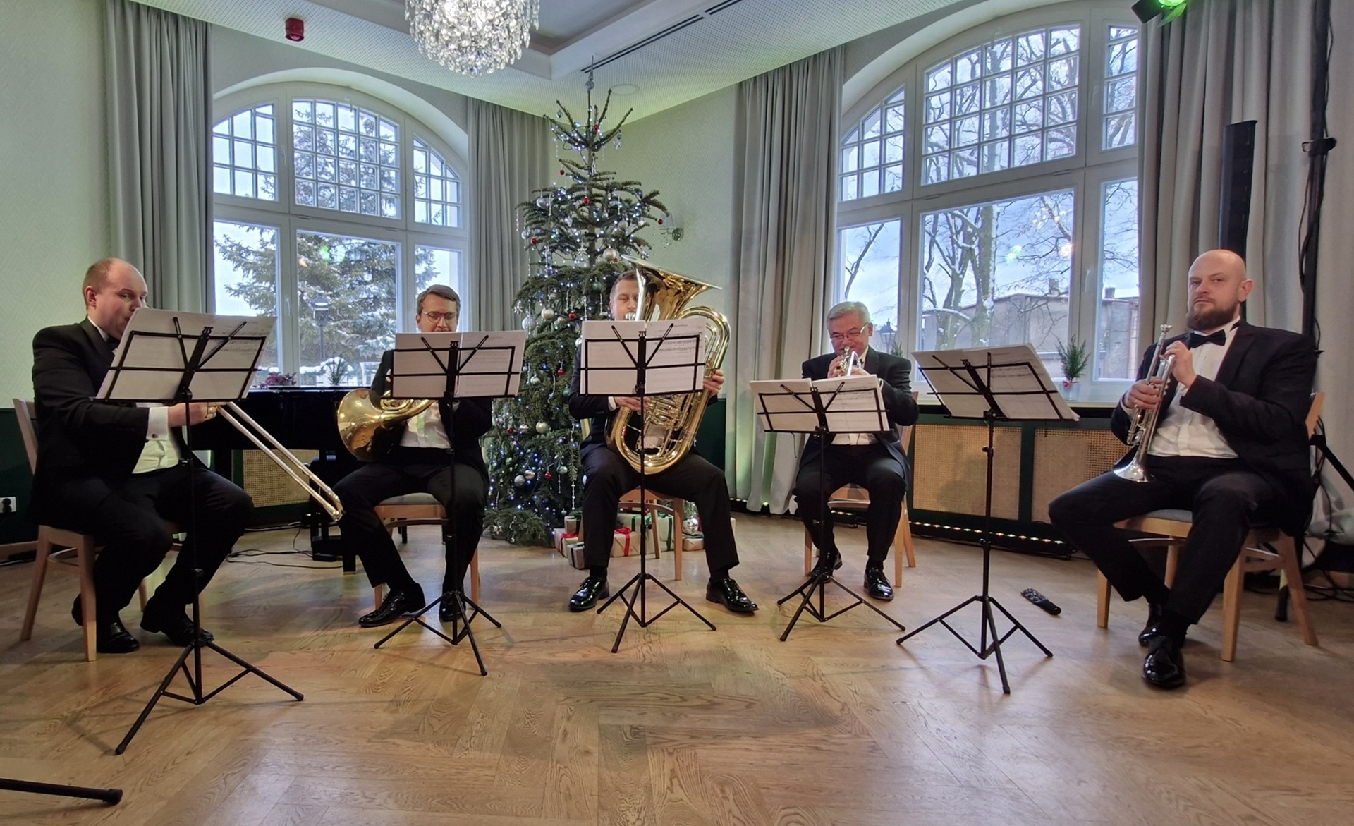 You are currently viewing Brass Quintet Filharmonii Poznańskiej kolędował w Skrzynkach