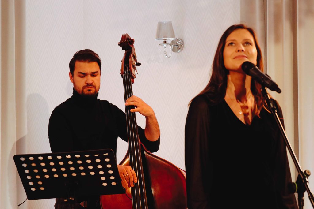 Read more about the article Wzruszający koncert „Tribute to Umer & Soyka” w Dworze Skrzynki
