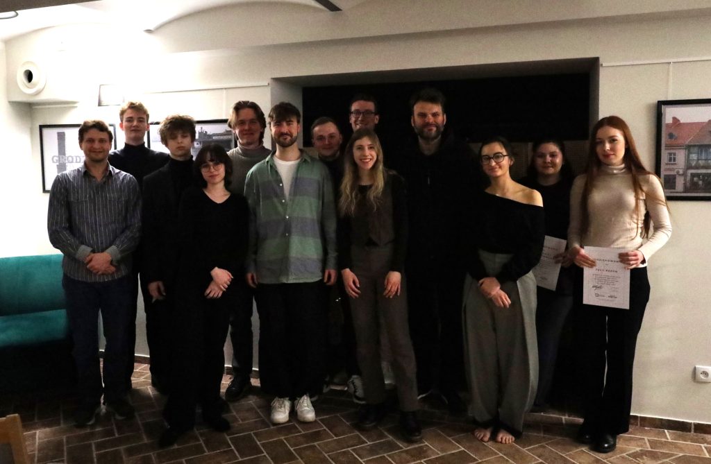 Read more about the article Koncert finałowy IV Międzynarodowych Warsztatów Gitarowych Łukasza Kuropaczewskiego w Dworze Skrzynki