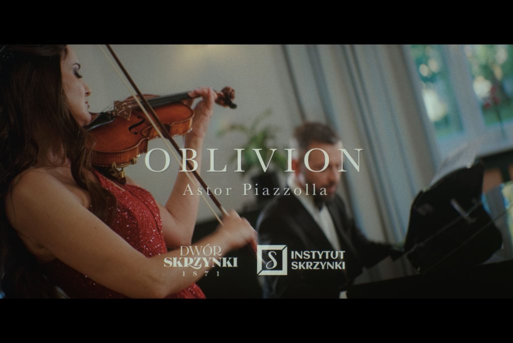 Read more about the article MariAndi Duo w Dworze Skrzynki | Videoklip