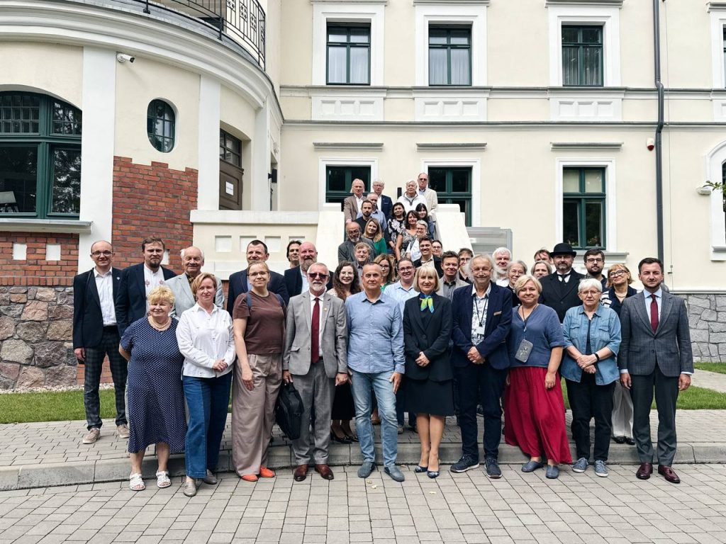 Read more about the article III Forum Regionalistów Wielkopolskich w Dworze Skrzynki. Spotkanie pasjonatów historii, dziedzictwa i współczesnego regionalizmu