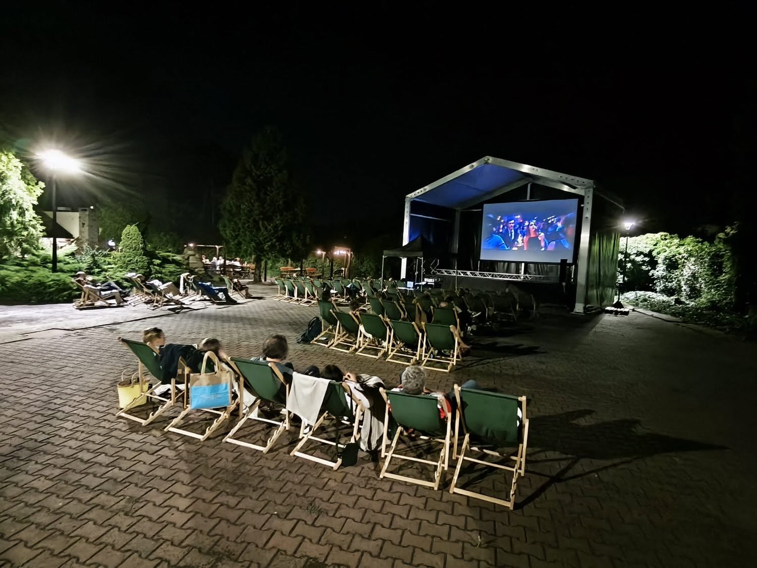 You are currently viewing Kolejny seans Kina Letniego w Dworze Skrzynki